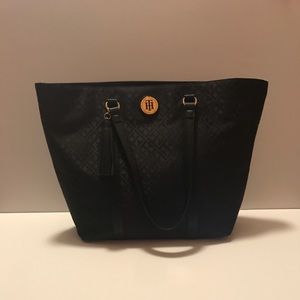 🇺🇸 Stunning Tommy Hilfiger Medium Tote- Black